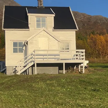 Det Gamle Huset I Oksfjordhamn Feriehus *