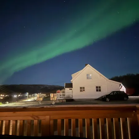Det Gamle Huset I Oksfjordhamn * Sandelva