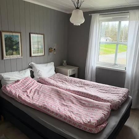 Det Gamle Huset I Oksfjordhamn * Sandelva