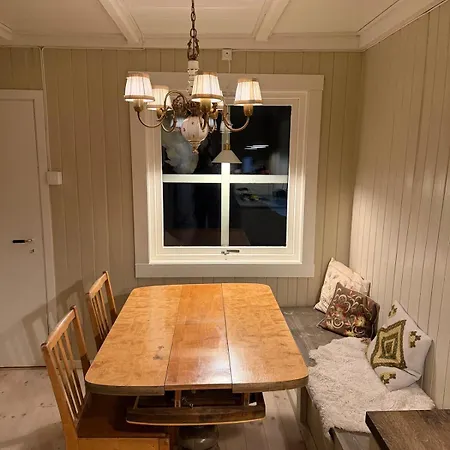 Det Gamle Huset I Oksfjordhamn Feriehus Sandelva
