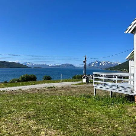 Det Gamle Huset I Oksfjordhamn * Sandelva