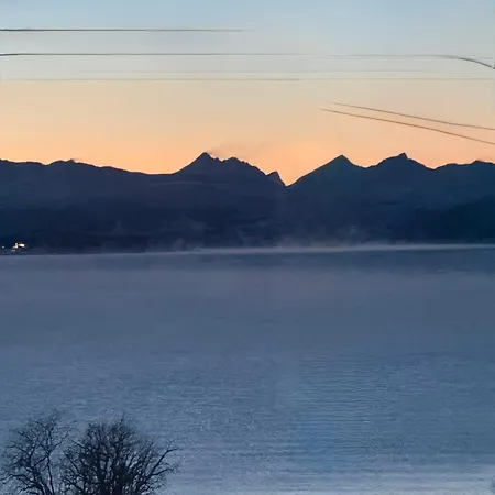 Nyaraló Det Gamle Huset I Oksfjordhamn *