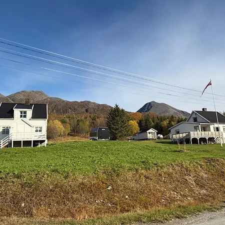 Det Gamle Huset I Oksfjordhamn * Sandelva