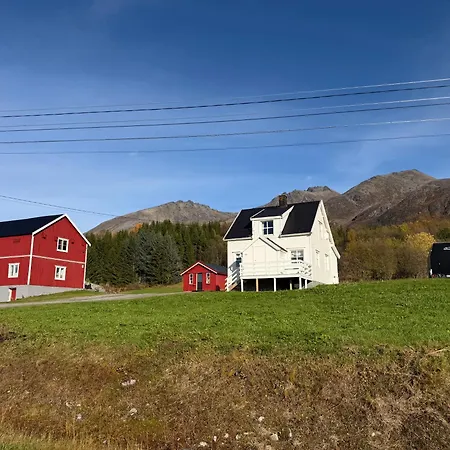 Det Gamle Huset I Oksfjordhamn Sandelva